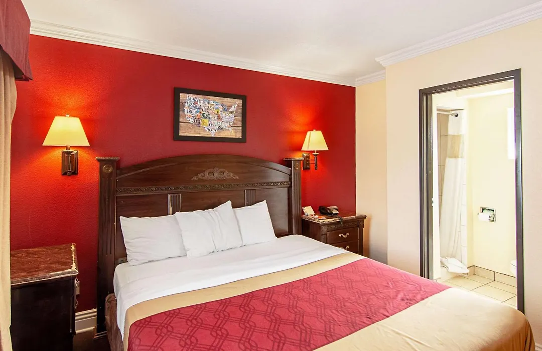 Econo Lodge Long Beach I-405-1